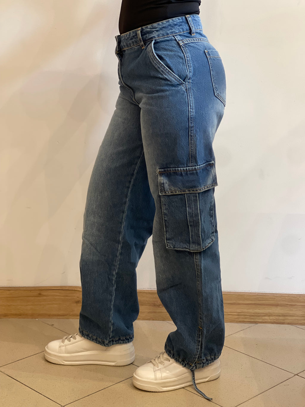 Jeans Cargo Vita Bassa con Tasche Laterali