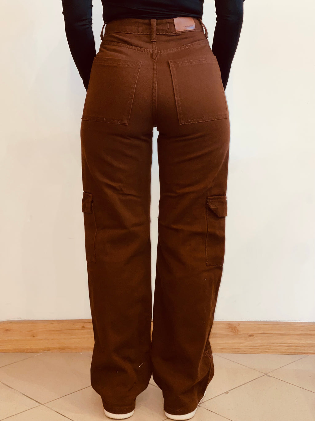 Jeans Donna Marrone a Gamba Larga con Tasche Laterali