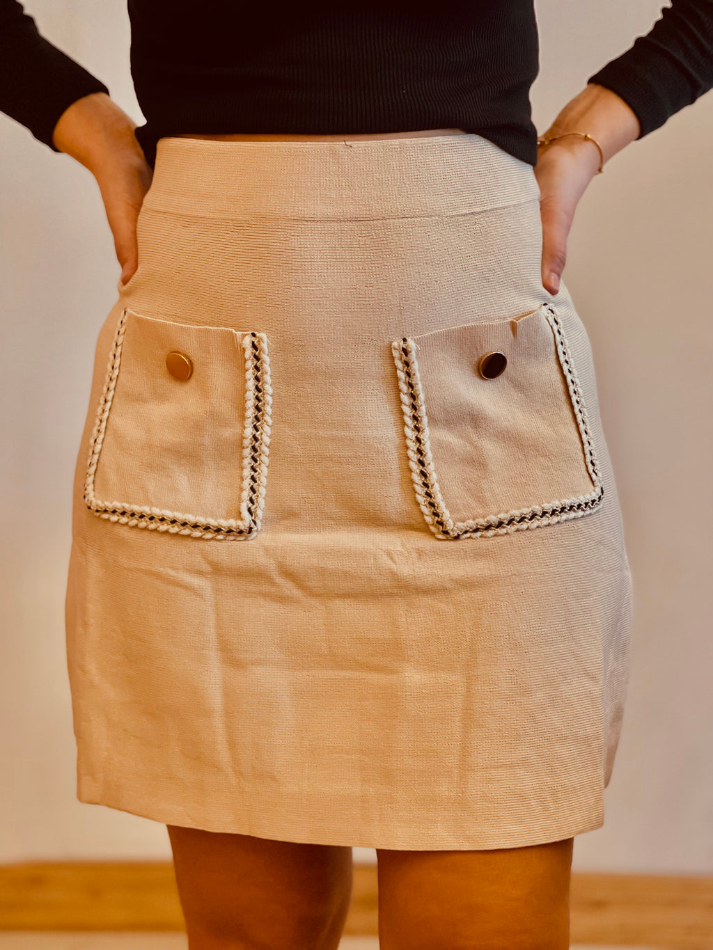 Gonna Corta Beige con Tasche Decorative Taglia Unica