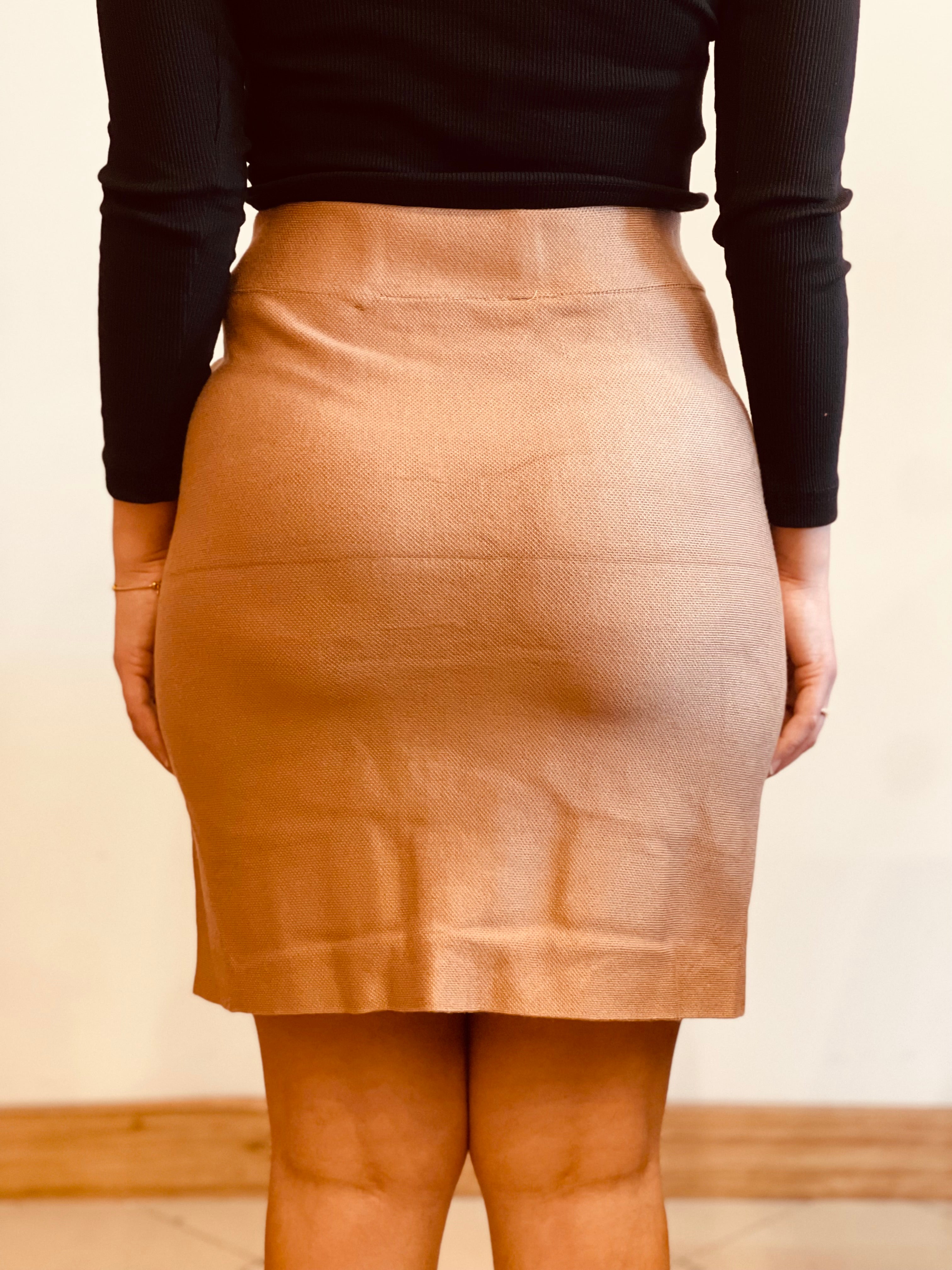 Gonna Corta Beige Elegante con Dettagli Neri e Cintura Taglia Unica