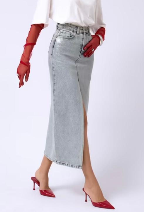 Gonna Denim Laminata con Spacco Centrale – Look Brillante