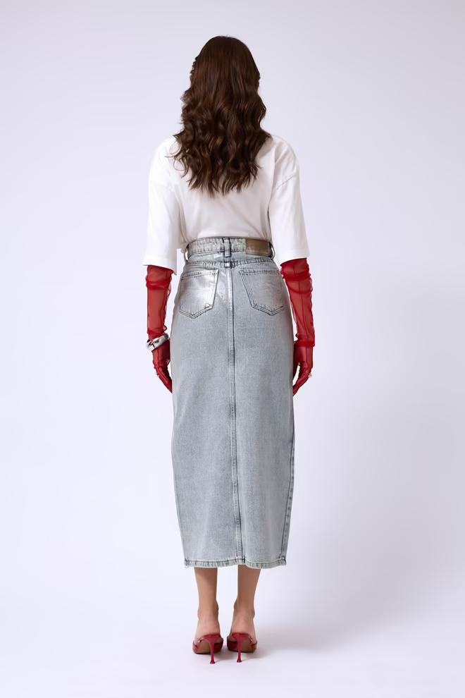 Gonna Denim Laminata con Spacco Centrale – Look Brillante